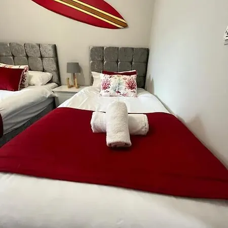 Fabulous Flat Near Fistral Newquay (Cornwall)