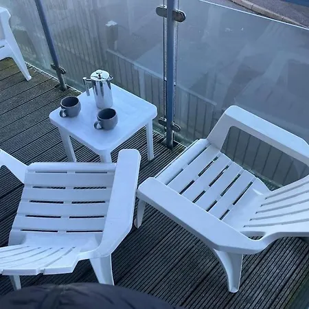 Fabulous Flat Near Fistral Newquay (Cornwall)