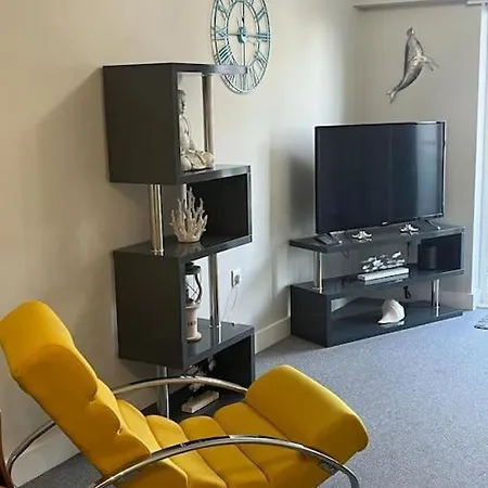 Fabulous Flat Near Fistral Apartment